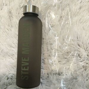 Steve Madden water bottle with strap on cap new in package
